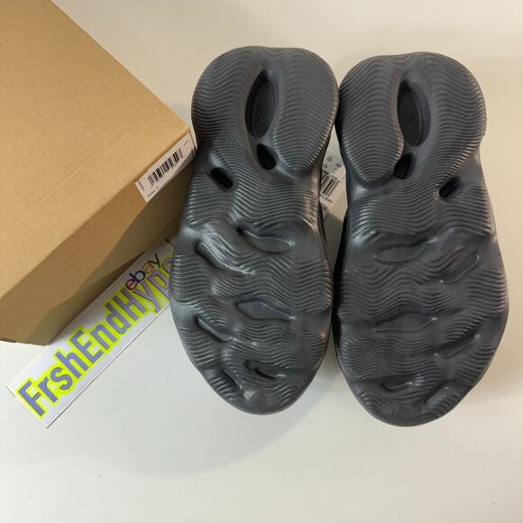Adidas Yeezy Foam RNR Onyx Mens Size 7 NEW in Box - Picture 9 of 10